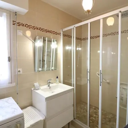 Confort Avec Parking Et Terrasses A Aurillac, Proche Centre, 2 Ch, 4 Pers, Equipe - Fr-1-742-449 Aurillac