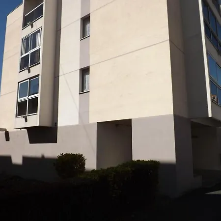Confort Avec Parking Et Terrasses A Aurillac, Proche Centre, 2 Ch, 4 Pers, Equipe - Fr-1-742-449 *
