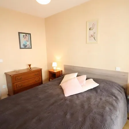 Confort Avec Parking Et Terrasses A Aurillac, Proche Centre, 2 Ch, 4 Pers, Equipe - Fr-1-742-449 Aurillac