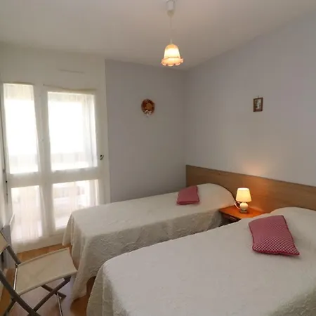 Confort Avec Parking Et Terrasses A Aurillac, Proche Centre, 2 Ch, 4 Pers, Equipe - Fr-1-742-449 Lejlighed